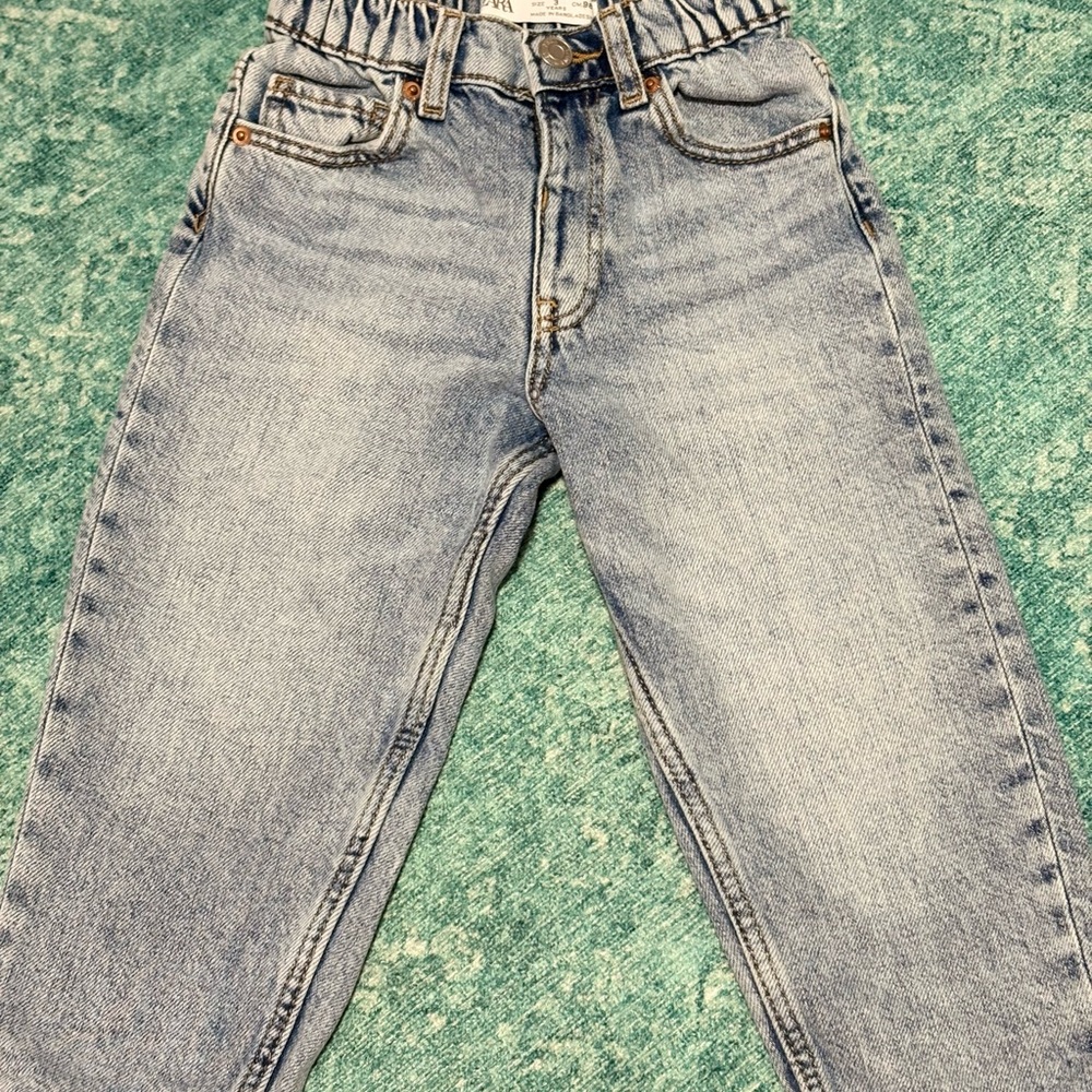 ZARA Kids Straight Leg Jeans in Light Wash